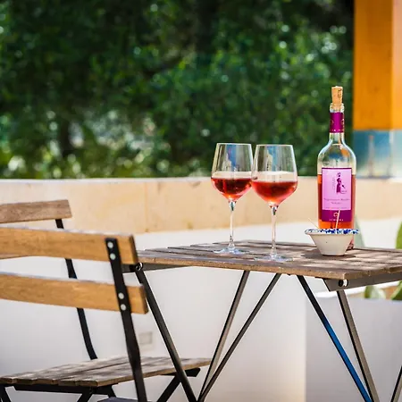 ヴィラ Gufo オストゥーニ