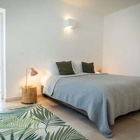 ヴィラ Gufo オストゥーニ